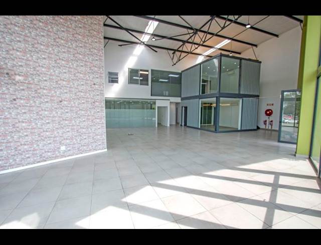 356M² SHOWROOM TO LET IN OLIVEDALE