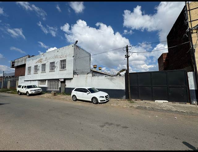 750M² WAREHOUSE TO LET IN CROWN