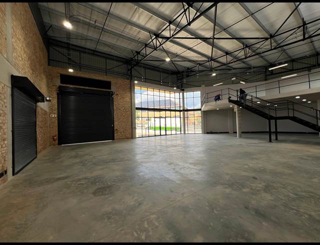 411M² WAREHOUSE TO LET IN STRIJDOMPARK