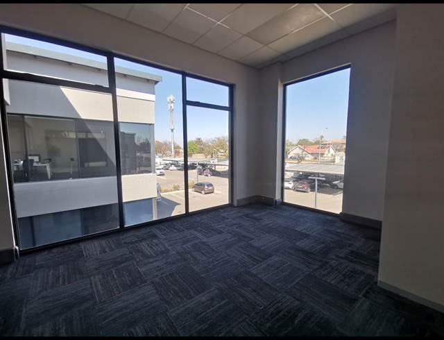 32M² OFFICE TO LET IN RYNFIELD