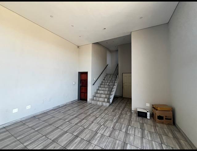 1,378M² WAREHOUSE TO LET IN COSMO BUSINESS PARK