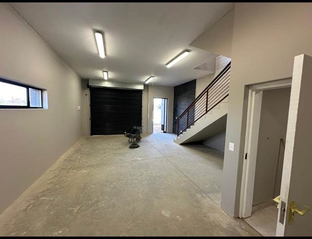 144M² WAREHOUSE TO LET IN MOREHILL