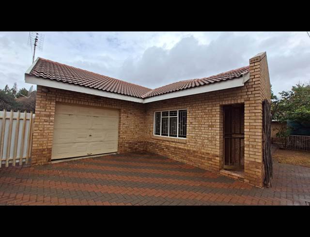 3 BEDROOM TOWNHOUSE TO LET IN IRENE PARK