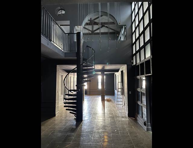195M² BUILDING TO LET IN GARDENS