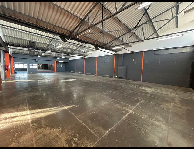 582M² OFFICE TO LET IN PAARDEN EILAND