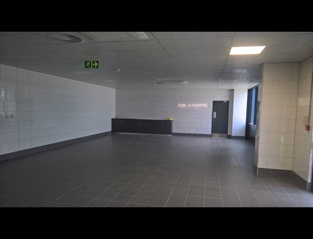 12,674M² WAREHOUSE TO LET IN LINBRO PARK