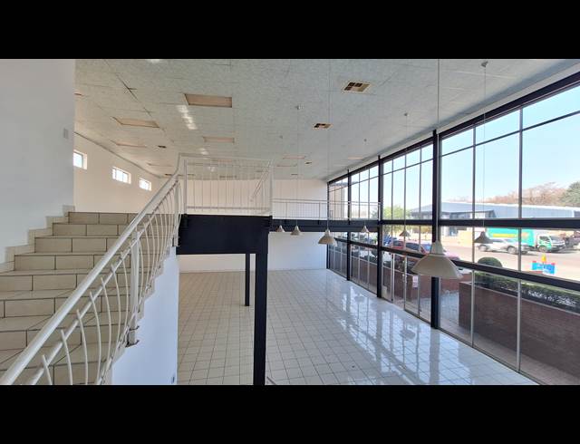 483M² SHOWROOM TO LET IN NORTH RIDING