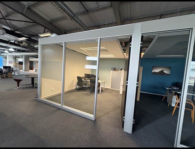 3,200M² OFFICE TO LET IN PAARDEN EILAND