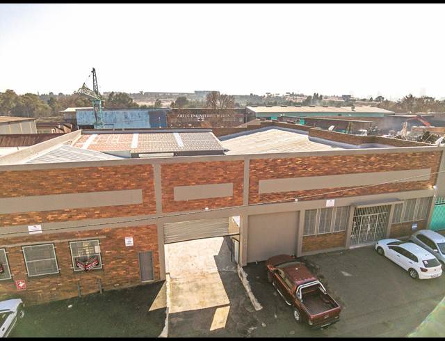 900M² BUILDING TO LET IN BOOYSENS