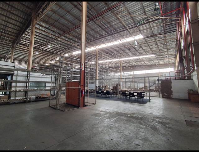 8,558M² WAREHOUSE TO LET IN DENVER