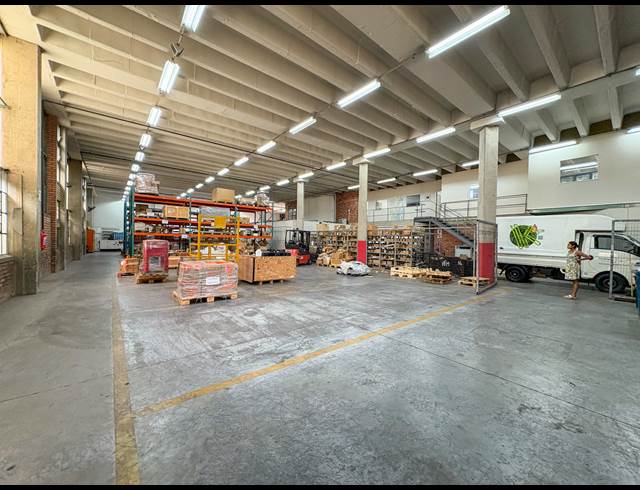 1,370M² WAREHOUSE TO LET IN WESTMEAD