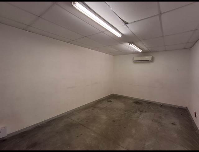 11,500M² WAREHOUSE TO LET IN WOODBROOK