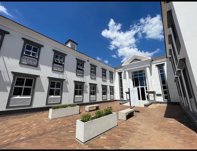 279M² OFFICE TO LET IN LYME PARK