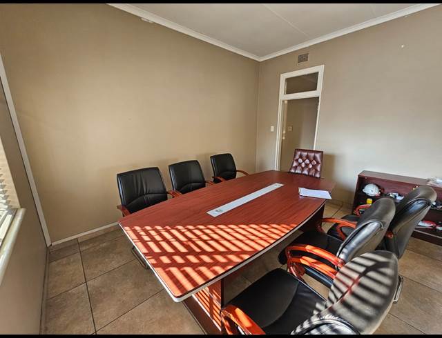 M² OFFICE TO LET IN CAPITAL PARK