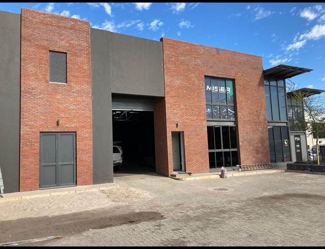 772M² WAREHOUSE TO LET IN EVERITE INDUSTRIA