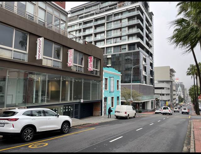 205M² RETAIL TO LET IN DE WATERKANT