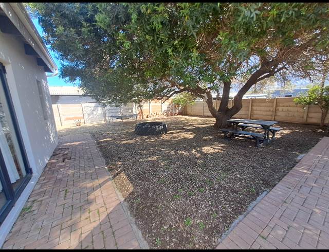 4 bed property to rent in HOSPITAL HILL