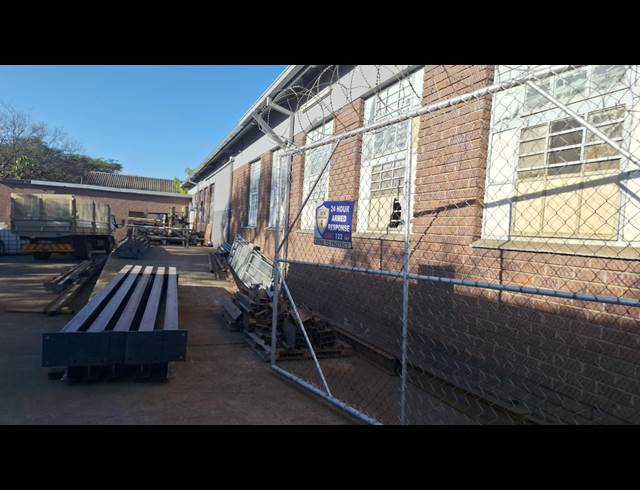 810M² WAREHOUSE TO LET IN VINTONIA