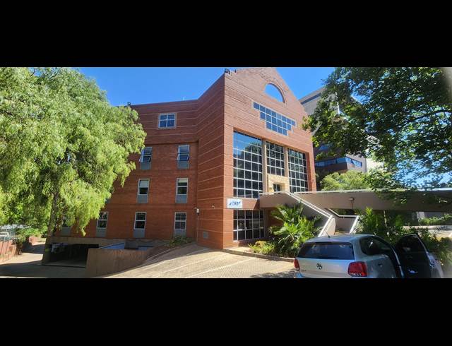 1,018M² OFFICE TO LET IN PARKTOWN