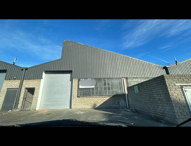 925M² WAREHOUSE TO LET IN PAROW INDUSTRIAL