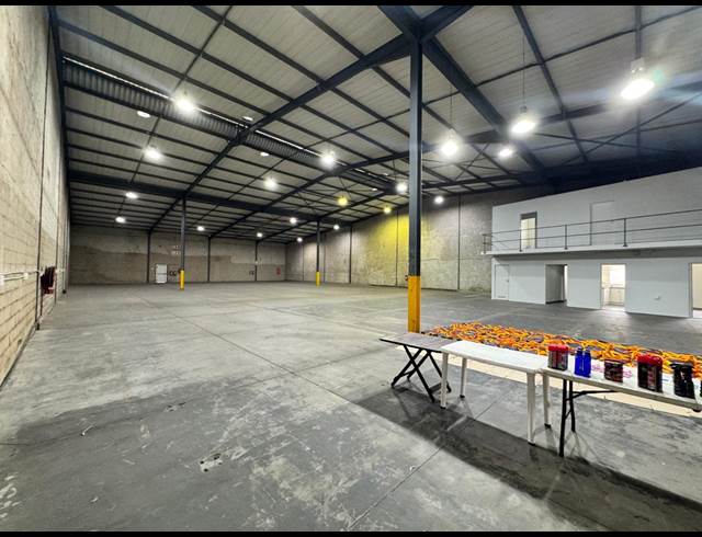 1,500M² WAREHOUSE TO LET IN BRIARDENE
