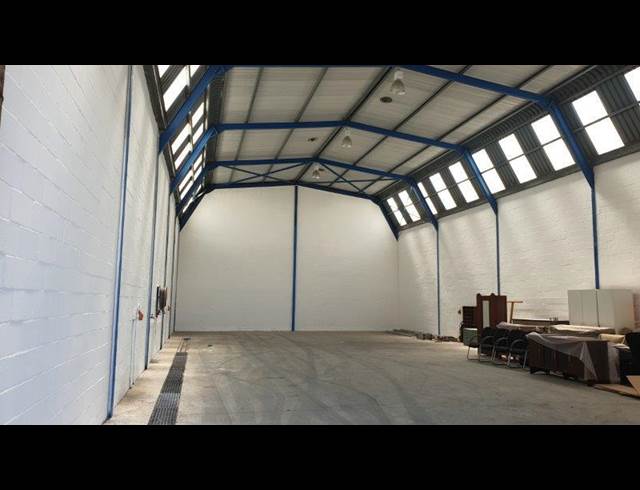 377M² WAREHOUSE TO LET IN KILLARNEY GARDENS
