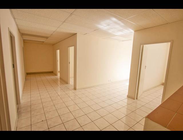 1,051M² OFFICE TO LET IN HALFWAY HOUSE