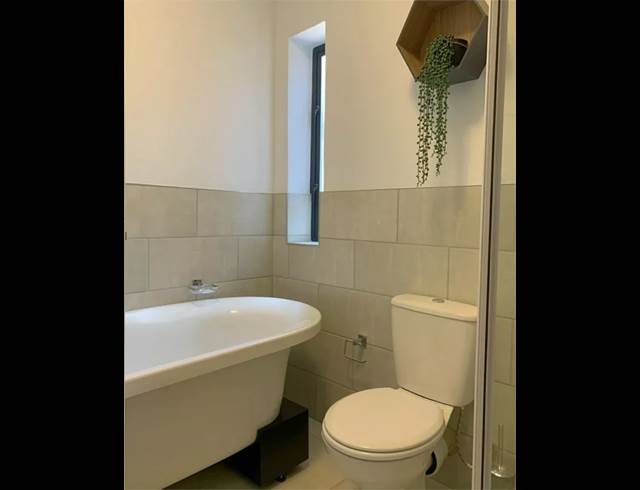 2 bed property to rent in VREDEKLOOF HEIGHTS