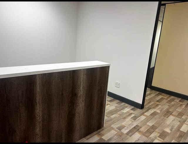 24M² OFFICE TO LET IN DUNKELD WEST