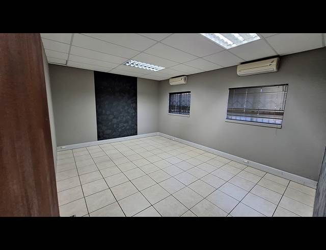 88.20M² OFFICE TO LET IN SONHEUWEL