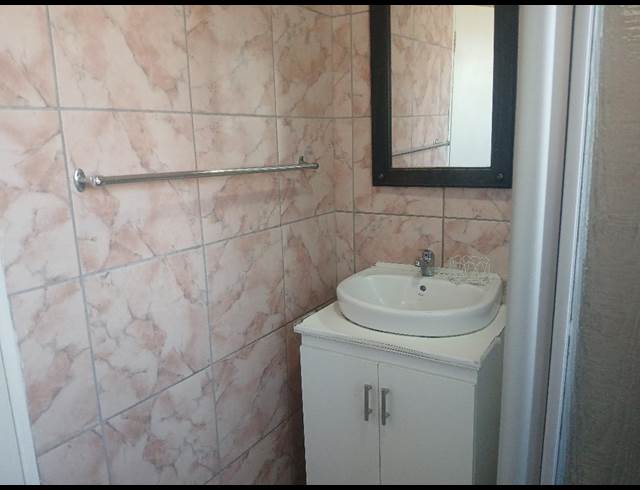 2 bed property to rent in CROWN GARDENS