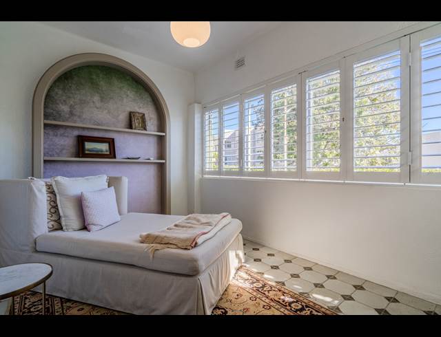 2 BEDROOM APARTMENT TO LET IN SEA POINT