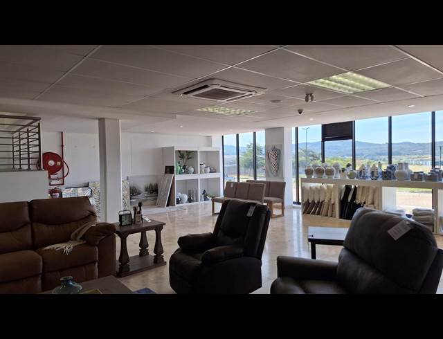 881M² RETAIL TO LET IN RIVERSIDE PARK