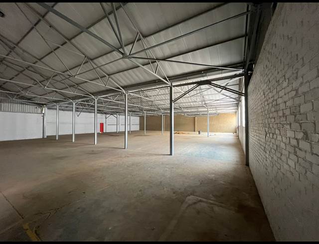 1,400M² WAREHOUSE TO LET IN NEW ERA