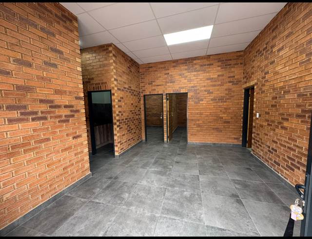 1,155M² WAREHOUSE TO LET IN ORMONDE