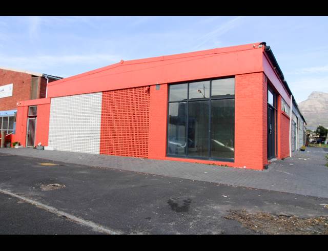 172M² BUILDING TO LET IN PAARDEN EILAND