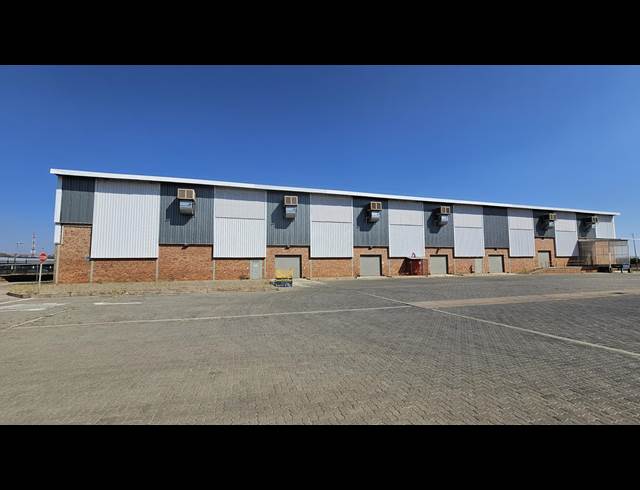 2,700M² WAREHOUSE TO LET IN ROSSLYN