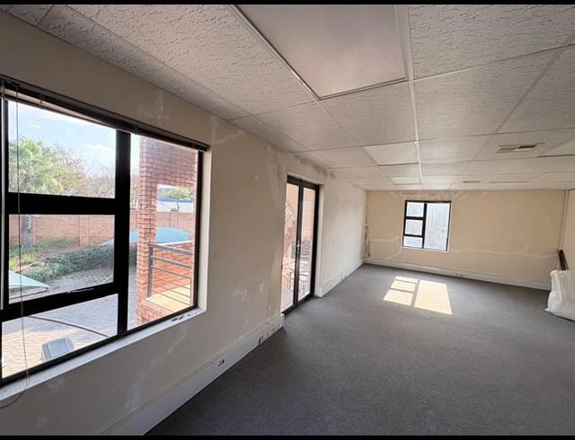 140M² OFFICE TO LET IN FOURWAYS