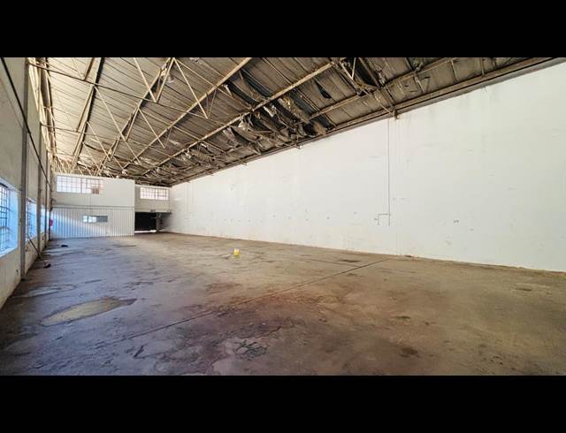 690M² WAREHOUSE TO LET IN STORMILL