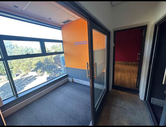 1,000M² OFFICE TO LET IN WOODSTOCK