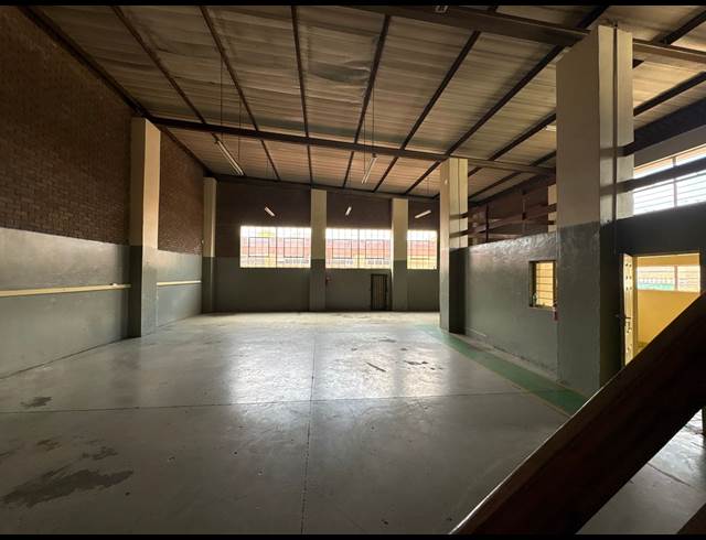 300M² WAREHOUSE TO LET IN KNIGHTS