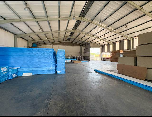 1,345M² WAREHOUSE TO LET IN NEW GERMANY