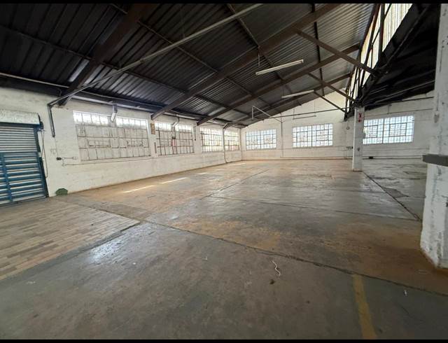 1,159M² WAREHOUSE TO LET IN INDUSTRIA