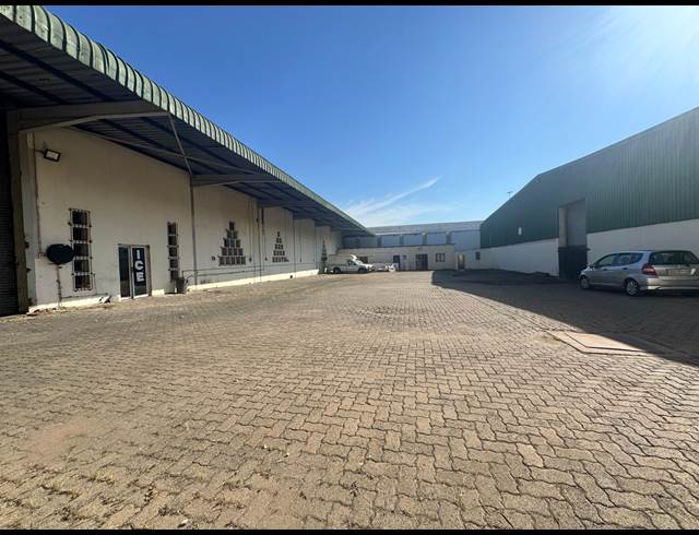 2,000M² WAREHOUSE TO LET IN PHOENIX INDUSTRIAL
