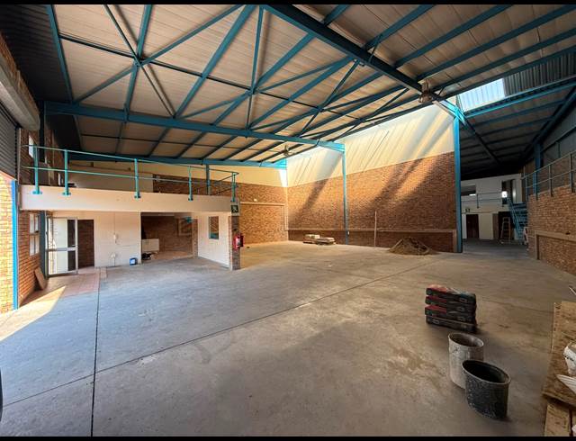 335M² WAREHOUSE TO LET IN LASER PARK