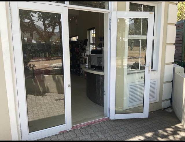 188M² OFFICE TO LET IN WESTLAKE