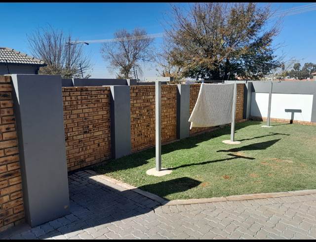 2 BEDROOM PROPERTY TO RENT IN ELANDSFONTEIN