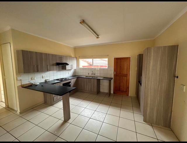 3 BEDROOM PROPERTY TO RENT IN HALFWAY GARDENS