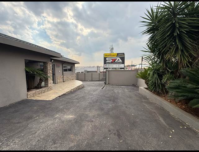 560M² BUILDING TO LET IN FONTAINEBLEAU