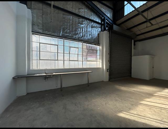 925M² WAREHOUSE TO LET IN PAROW INDUSTRIAL